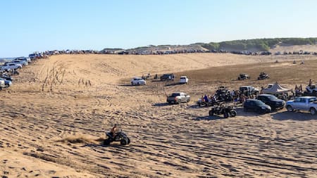 Sigue el descontrol en Pinamar y Villa Gesell con picadas de motos y camionetas