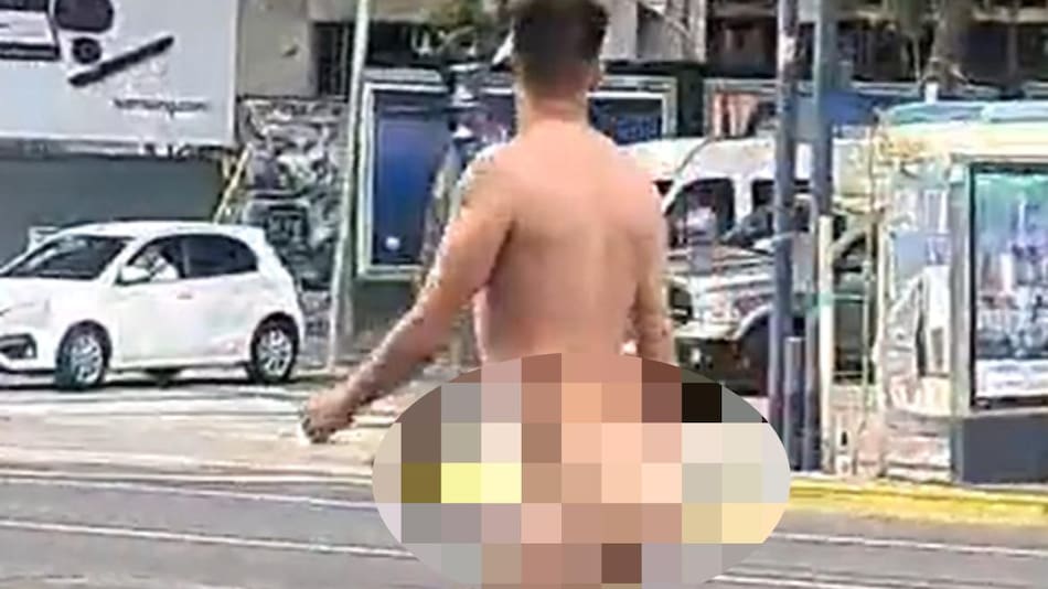 Corría desnudo por Núñez. Foto: captura.