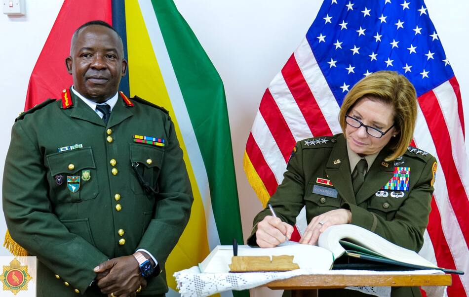 Las Fuerzas de Defensa de Guyana y el Comando Sur de Estados Unidos. Foto: X @MundoEConflicto