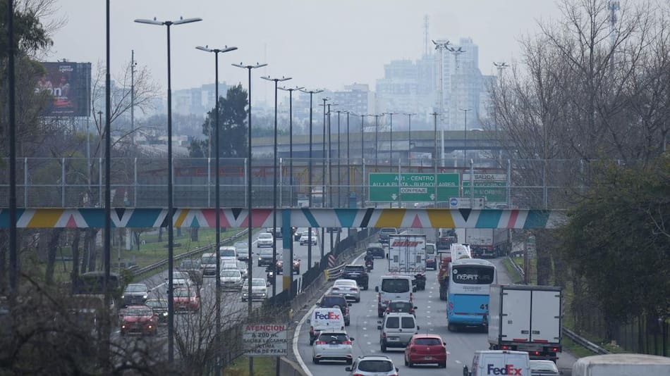 Humo por incencios en el Delta en Buenos Aires. Foto: NA.