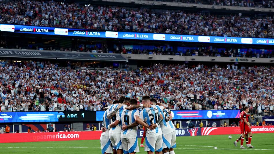 Las mejores imágenes de Argentina-Canadá. Foto: Reuters.