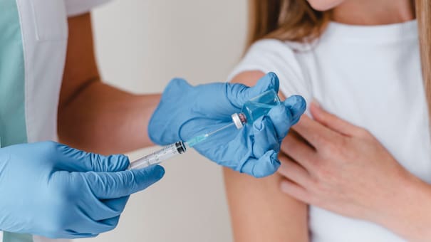Fundamental para viajar a Brasil: la vacuna de la fiebre amarilla dejó de ser gratuita, ¿cuánto cuesta ahora?