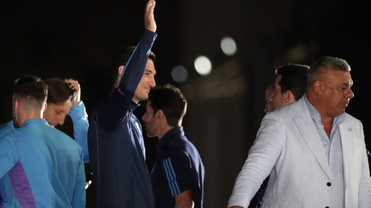 Lionel Scaloni y Chiqui Tapia. Foto: EFE