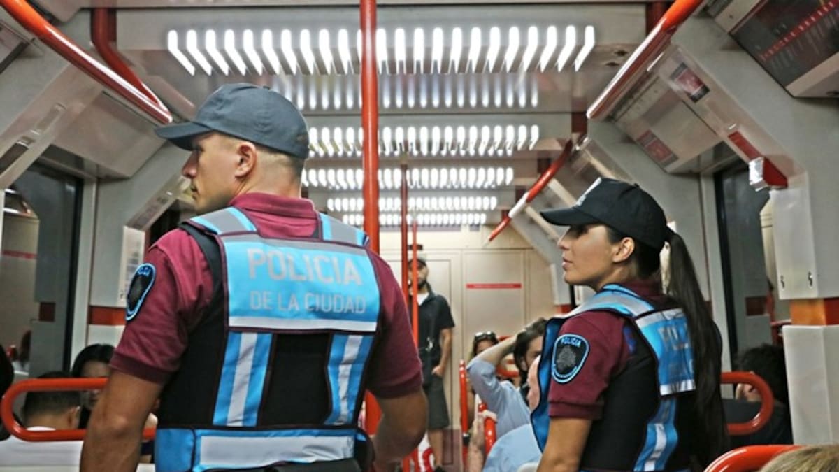 OFICIAL | La Policía podrá pedirte el DNI en subtes y trenes: qué pasa si no lo tenés y cuáles son tus derechos