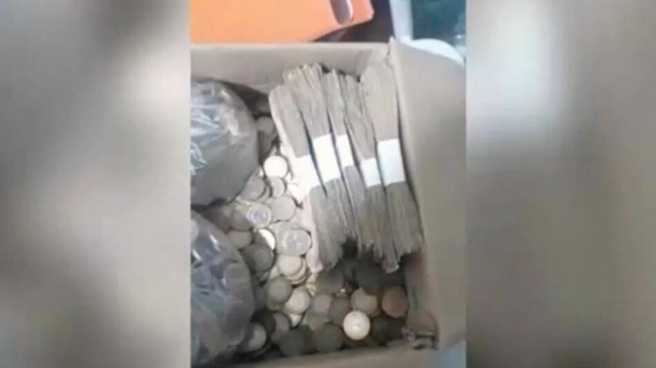 Pagó con monedas y billetes de 10 pesos una multa en Bahia Blanca
