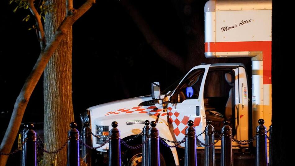 Un camión se estrelló contra las vallas de la Casa Blanca. Foto: Reuters.