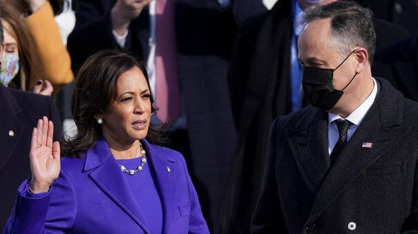 Juró Kamala Harris y hace historia: es la primera mujer vicepresidenta de los Estados Unidos