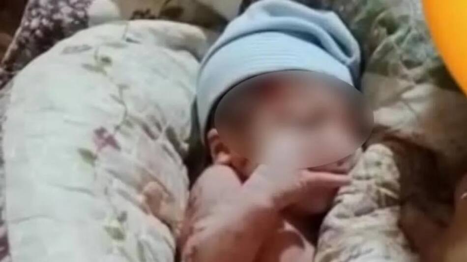 Bebé recién nacida abandonada en la puerta de un hospital. Foto: Twitter.