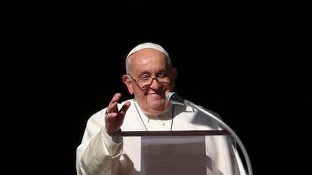 El papa Francisco liderando el Angelus en el Vaticano. Reuters