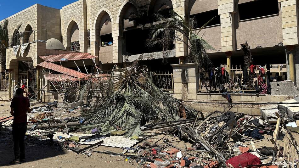 Ataque de Israel sobre una escuela de Gaza. Foto: REUTERS.