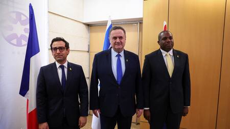 Israel Katz, ministro de Exteriores israelí, y sus pares de Francia y Reino Unido. Foto: REUTERS.