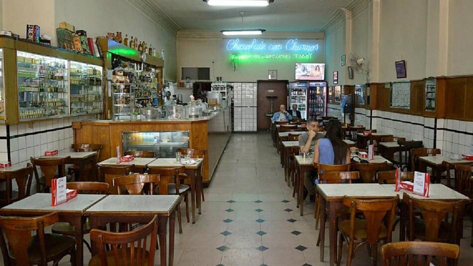 Bar La Giralda de Av. Corrientes, víctima de la crisis económica