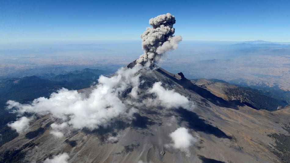 Explosión del volcán Popocatépetl. Foto: Reuters