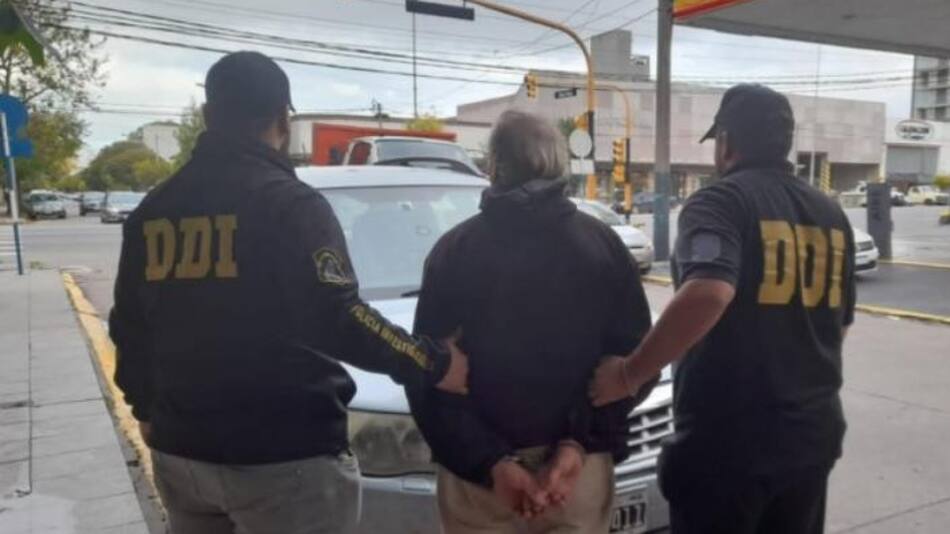 Detención de hombre acusado de abusar de su hijastra, foto NA