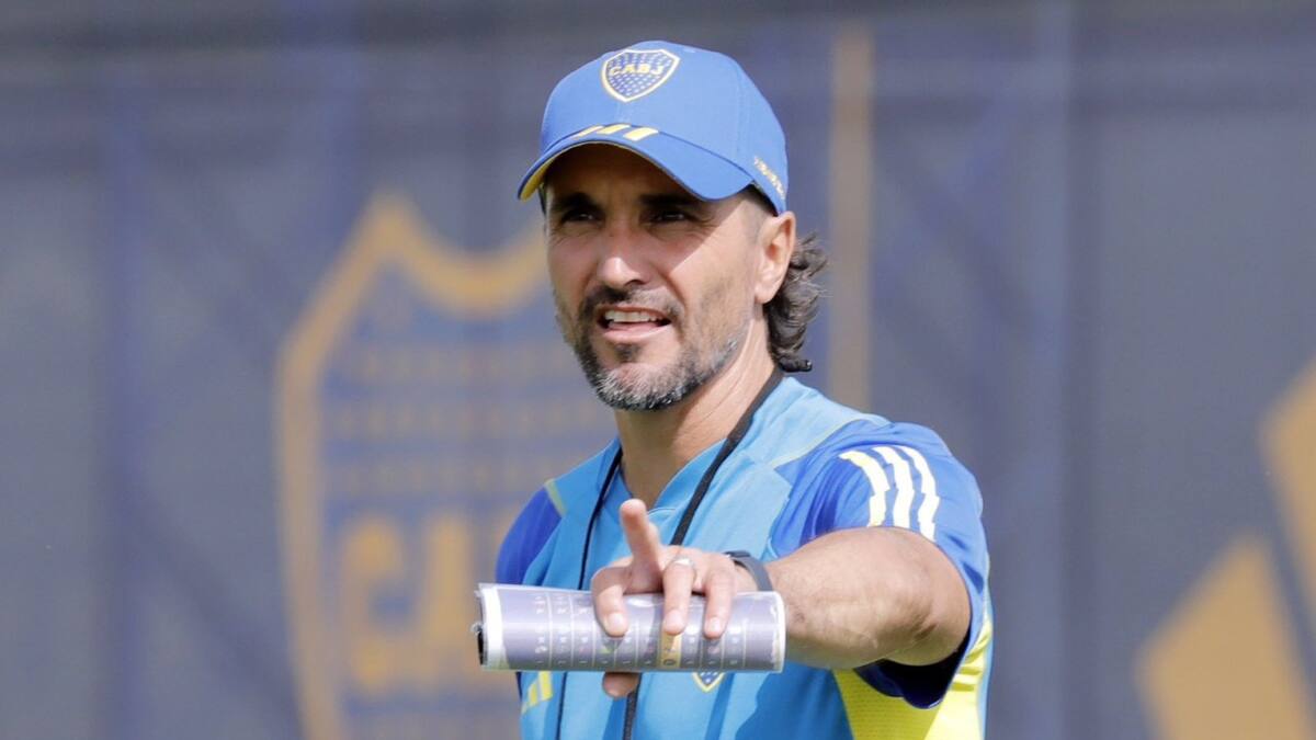Diego Martínez en el entrenamiento de Boca. Foto: X