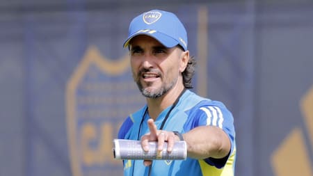 Diego Martínez en el entrenamiento de Boca. Foto: X