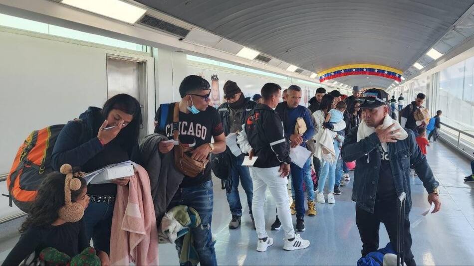 Ciudadanos venezolanos volvieron a su país tras estar varados en la frontera chilena. Foto: Twitter: @CancilleriaVE.