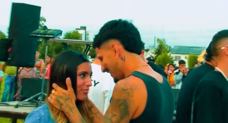 Catalina Gorostidi y El Villano en el videoclip de "Mi Cuerito". Foto: captura