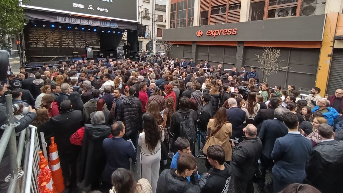 Con la presencia de Javier Milei, la AMIA recordó a sus víctimas a 32 años del atentado con un nuevo reclamo de justicia