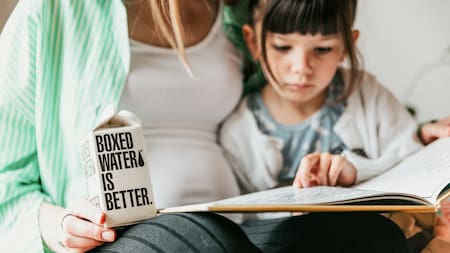 En Costa Rica ya no es obligatorio colocar el apellido paterno primero. Foto Unsplash.