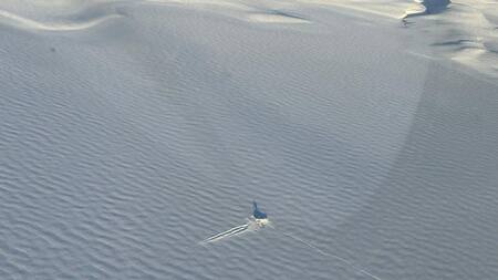Un piloto debió aterrizar de emergencia sobre una laguna congelada en Chubut