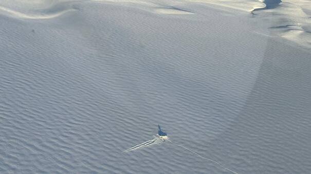 Un piloto debió aterrizar de emergencia sobre una laguna congelada en Chubut
