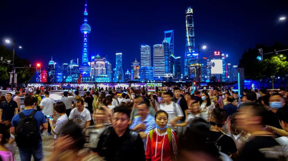 Multitud en las calles de Shangai. Foto: Reuters