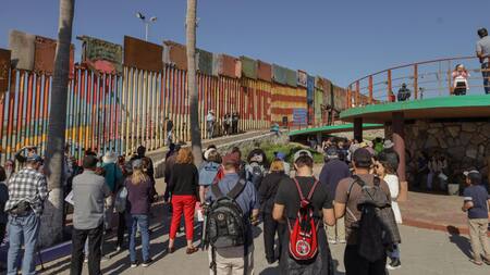 Muro fronterizo entre México y Estados Unidos. Foto: EFE