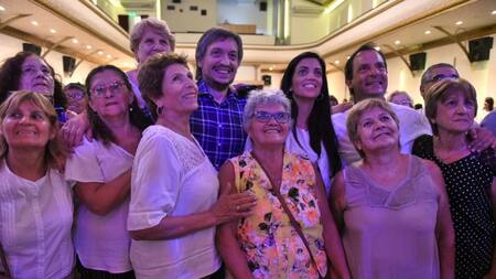 Máximo en recorrida por Escobar junto al intendente y la titular del PAMI.