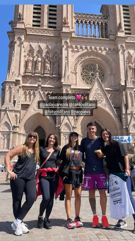 Sol Pérez junto a sus allegados en la Peregrinación. Foto: Instagram.