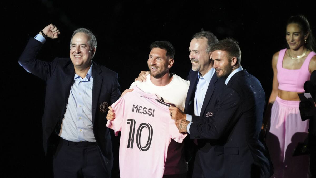 David Beckham junto a Lionel Messi en el día de su presentación. Foto: Reuters.