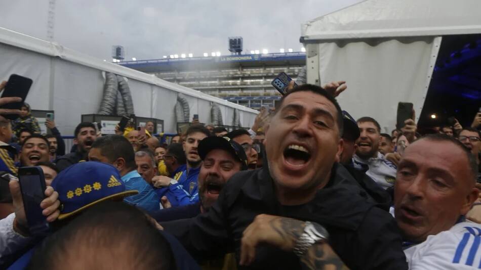 Juan Román Riquelme emitió su voto. Foto: NA