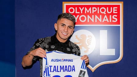 Thiago Almada presentado el Lyon. Foto: @OL