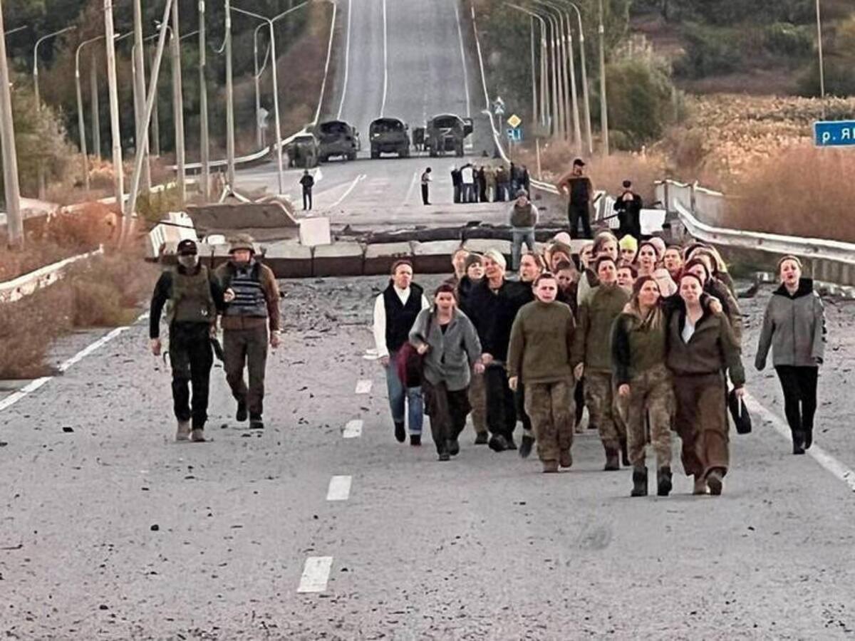 Prisioneros de guerra ucranianos luego de un intercambio_Reuters