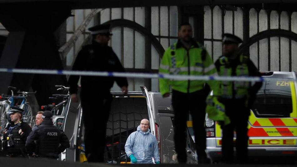 Aeropuerto Londres - Paquete sospechoso