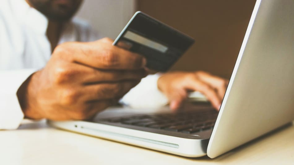 Transacción; transferencias; finanzas. Foto: Unsplash.