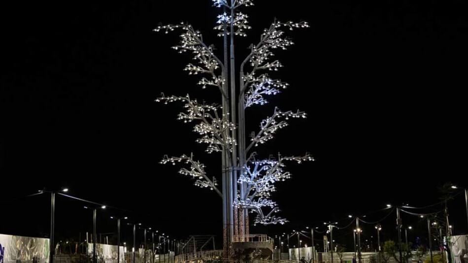 Árbol lumínico en el Parque de Innovación de Núñez. Foto: NA.