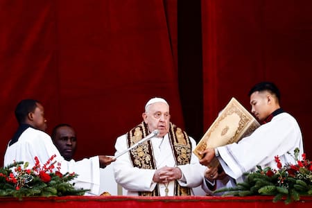 El Papa Francisco pronuncia su tradicional discurso Urbi et Orbi del día de Navidad en el Vaticano. Foto: Reuters.