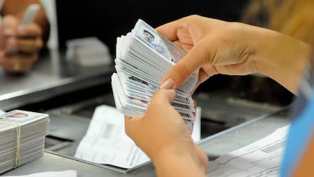 Aumentan los precios para tramitar el DNI y el pasaporte: cuánto costarán desde el 6 de marzo