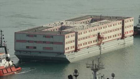 Bibby Stockholm, centro de detención flotante de Reino Unido. Foto: Reuters.