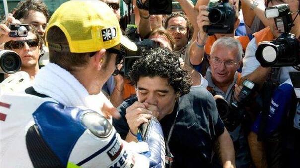 Valentino Rossi le hizo un emotivo homenaje a Diego Maradona en Instagram