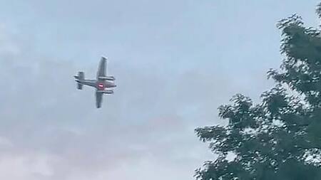 Piloto amenazara con estrellar su avioneta. Foto: captura video