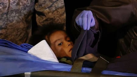 Lesly, la niña colombiana que se hizo cargo de sus hermanos. Foto: NA.