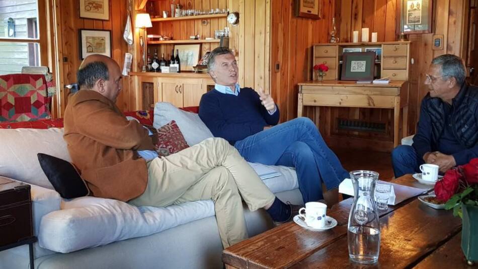 Macri junto a "Pechi" Quiroga, intendente de Neuquén