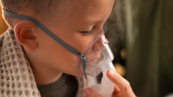 Alerta por tos convulsa en Argentina: más de 600 casos y siete muertes en medio de la caída en la vacunación