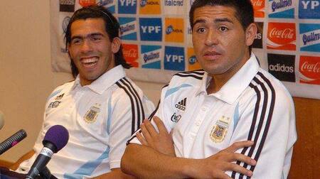 Carlos Tevez y Juan Román Riquelme