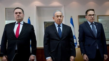 Israel Katz, Benjamín Netanyahu y Tzachi Braverman. Foto: Reuters.