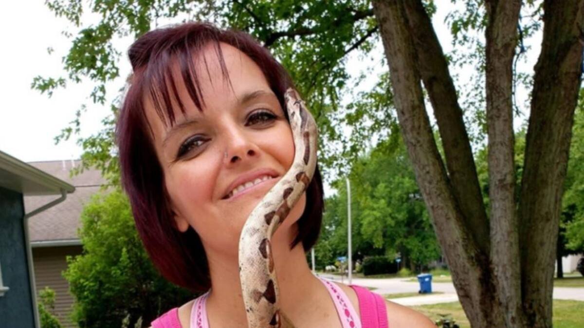 Laura Hurst, asesinada por una serpiente