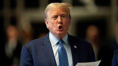 Donald Trump habló con los medios en el Tribunal Penal de Manhattan. Foto: Reuters