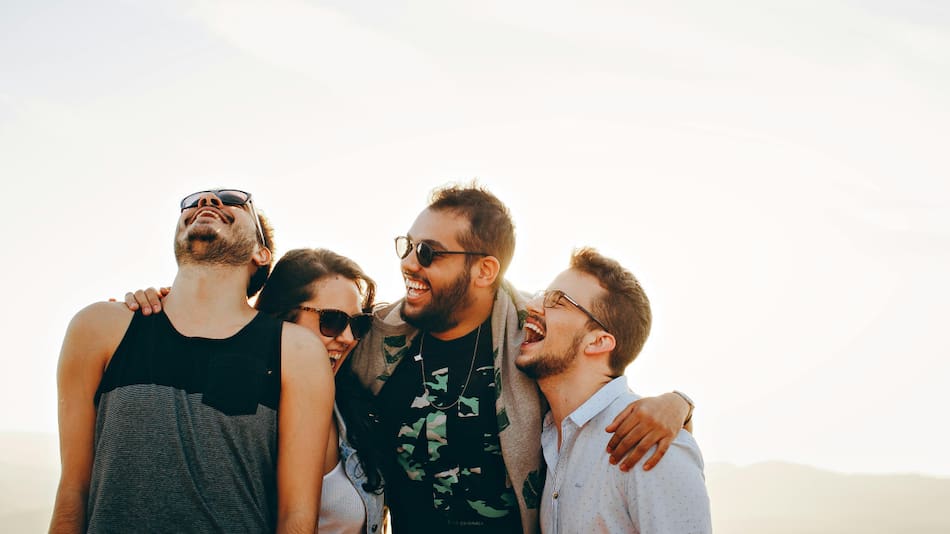 Los signos del zodíaco que garantizan risas, buena compañía y momentos inolvidables. Foto: Pexels.